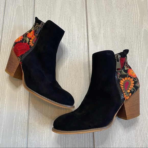 Vintage Havana Shoes - VINTAGE HAVANA BRAXTON BLACK BOHO FLORAL CHUNKY HEEL ANKLE BOOTS SIZE 7.5